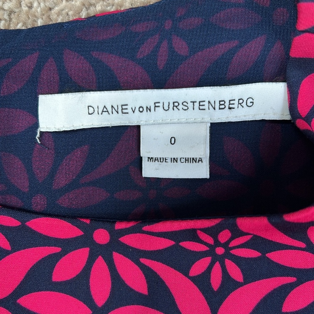 Diane von Furstenberg Pink Patterned Dress Size 0 - Picture 3 of 8